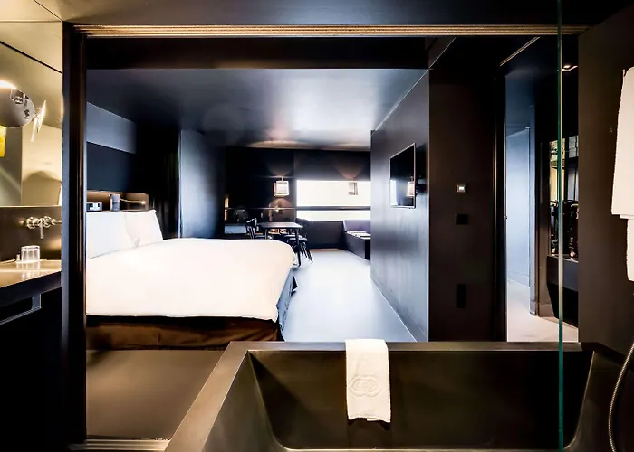 Hotel So/