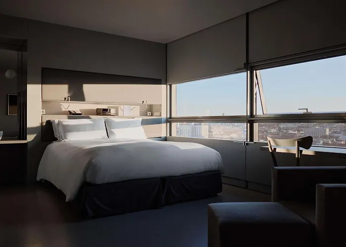 Hotel So/