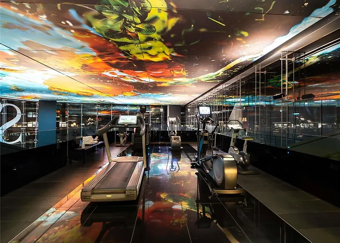 Hotel So/