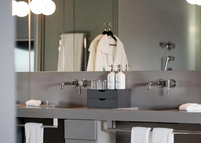 Hotel So/