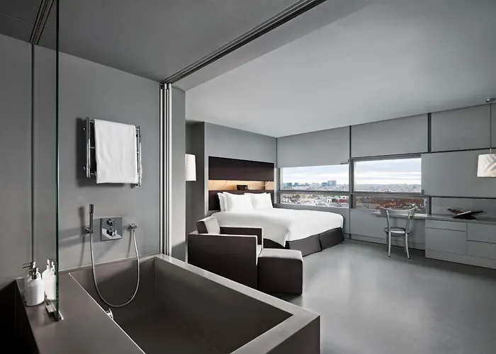 Hotel So/
